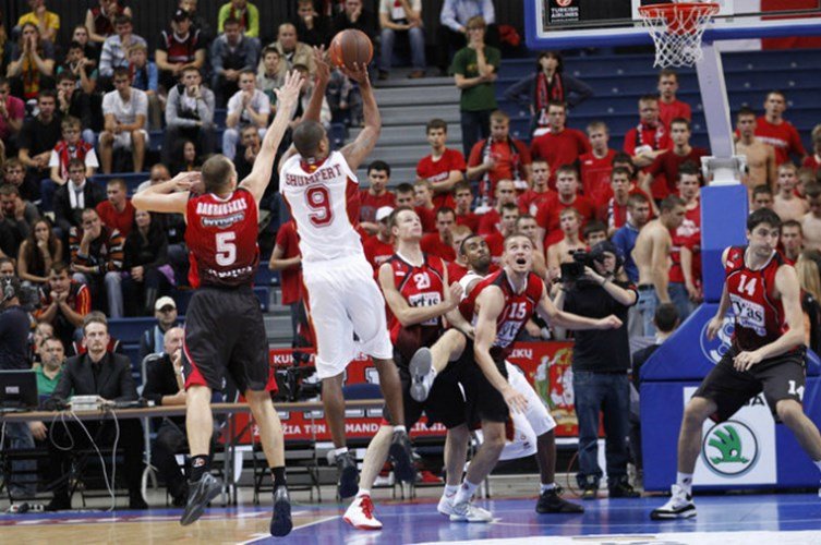 Tarihte Bugün 2011 | İlk defa Euroleague'deyiz!

Euroleague Ön Elemesi 3. Maç | Galatasaray 71 - 63 Lietuvos Rytas

gsbasket.org/forum/konu/eur…

youtube.com/watch?v=G0jORu…
