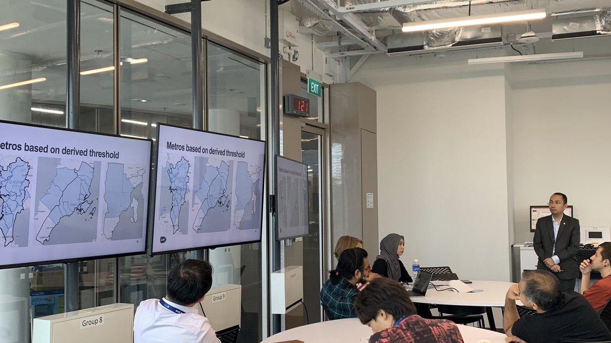 eflegara's tweet photo. .@ianalis presents our work at the Urban Complexity session here at the #CCS2019. In our work, we developed an affinity-driven urban agglomeration model that can reconstruct upto over 90% accuracy how our governments define metropolitan boundaries. @CCS2019_NTU https://t.co/2fn3HC2Ogb