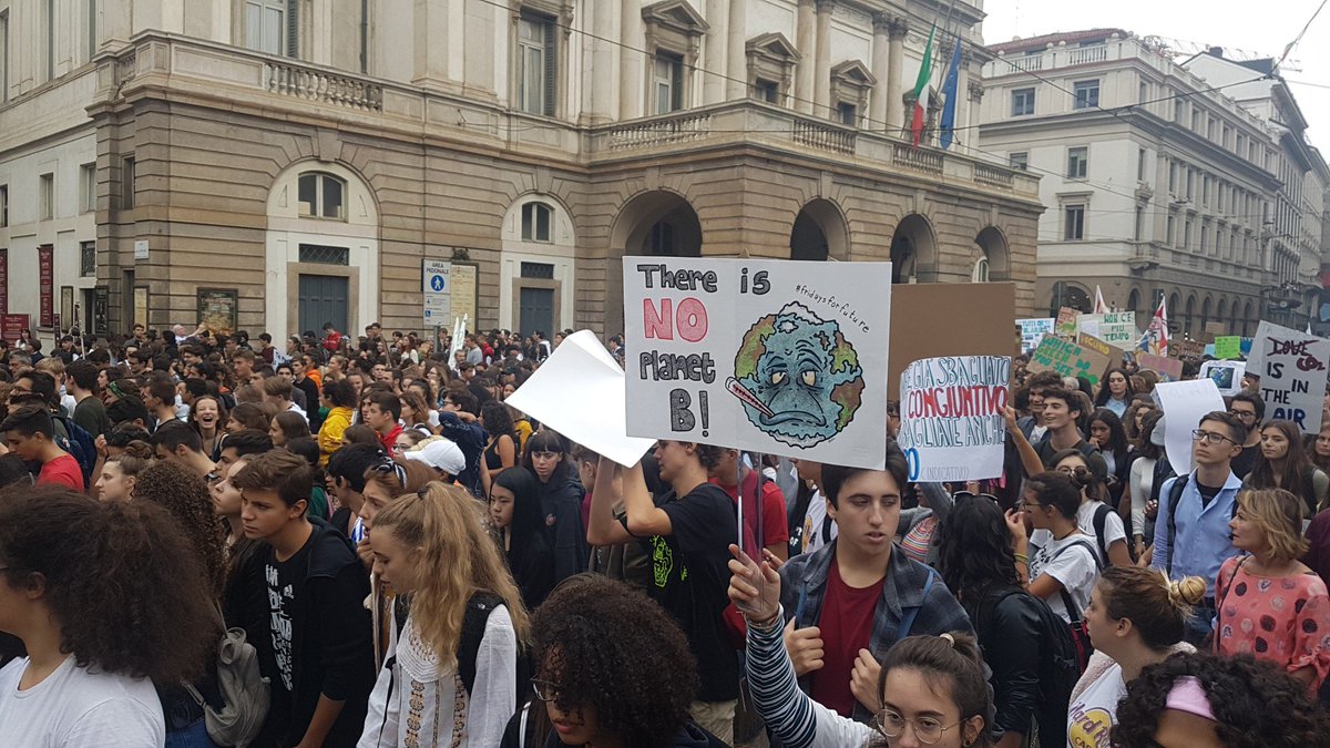 liveatmessage's tweet photo. Il #CdA di #MessageGroup ha deciso di supportare il #GlobalStrike del #27settembre promosso da #FridaysForFuture riconoscendo comunque la #retribuzione a tutti coloro avessero deciso di aderire allo #sciopero. Le parole di @eporeda https://t.co/2mfseVFQaR #WeAreMessage https://t.co/f3clTDvuJ8