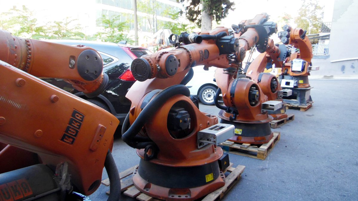 plcmerkezi's tweet image. 📷 5 adet #KukaRobot #tamir ve bakım için #Robotik bölümümüze giriş yaptı. Arızaları tamir edilecek 🔧 bakımları yapılacak 🔩 #ServoMotor tamir ve bakımları yapılacak. Gerekli olanların yağı değişecek &amp;amp; boyanacaklar.

#RobotBakım #Otomasyon #Robot #Mekatronik #Sanayi #Endüstri40