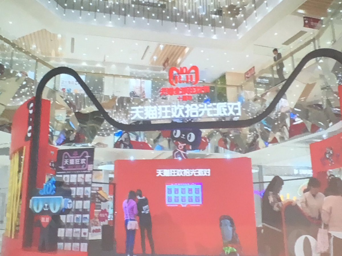 OgilvyConsultFR's tweet photo. Vous ne connaissez pas le #doubleeleven ? Le 11 novembre, 24h de shopping intense. Il représente 30,8 Mds de dollars de CA en un jour...l’équivalent du CA annuel de Lancôme - nous dit @lauraphoduc de @AlibabaGroup #fascinatingfacts #EmarsysEvolution #transformationdigitale @ebg https://t.co/a8HbczE3y6