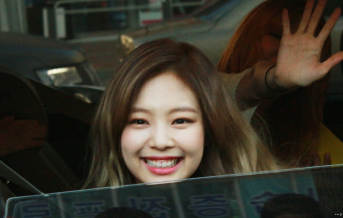 MyHeartGoBlack's tweet photo. น่ารักสดใสมากๆเลย @ygofficialblink #JENNIEChanelWeek https://t.co/vncHiwSj2a
