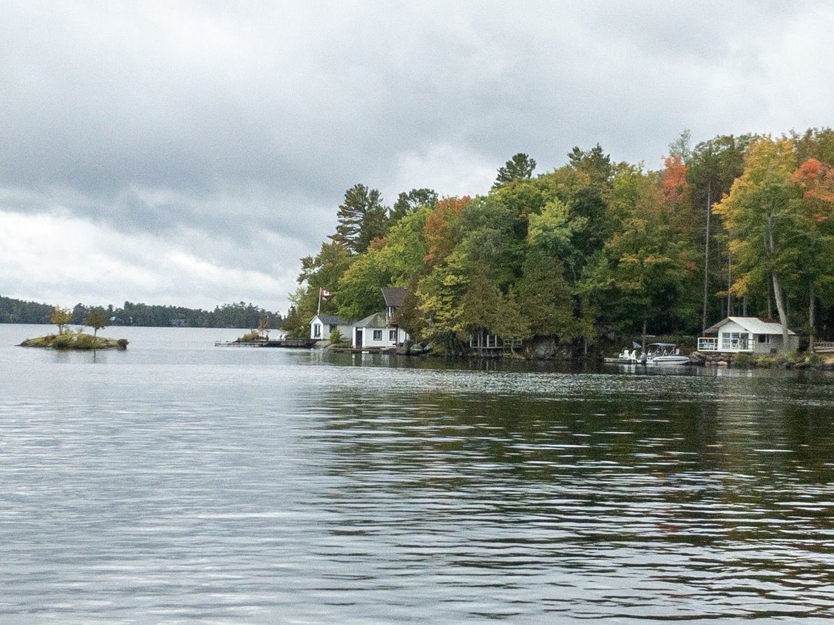 The start of the show! We can't wait to welcome all the vibrant colours to Viamede this fall! #YourPersonal #viamederesort #escapethecity #happytravels #quickgetaway #weekendescape #fall #fallcolours #leafers