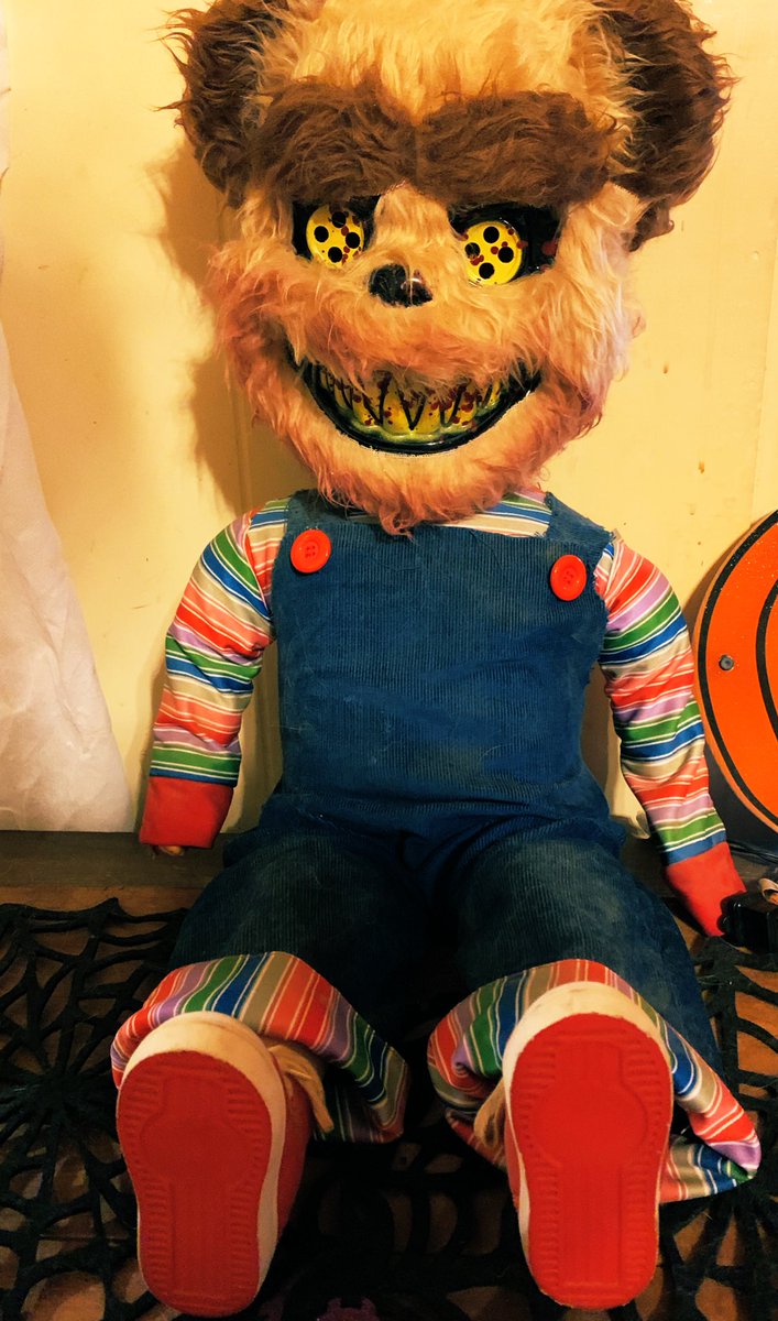 Happy October 1st!! Found this Freddy bear mask at Walmart. 😆 pretty cool. Put it on my corky/chucky doll I made. 💀😈