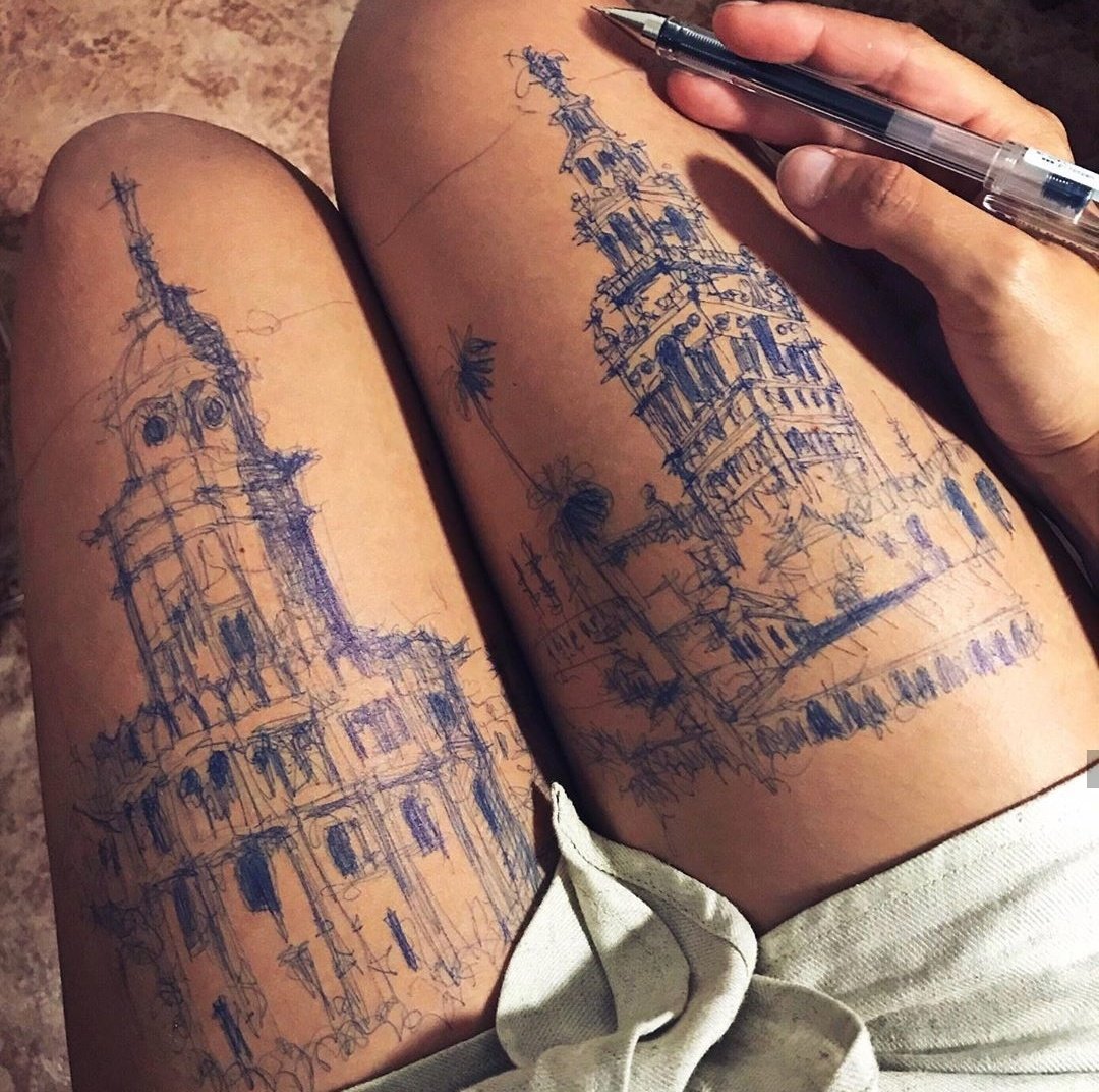 ArcoDelPostigo's tweet photo. Esta señorita se ha autodibujado la Giralda y la Torre del Oro en los muslos, ¡Qué arte! https://t.co/mK1KS93JHF