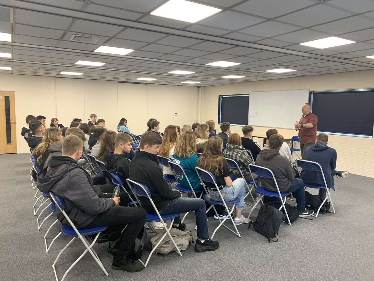 AndoverPublic's tweet photo. Following on from our knife crime presentation, we had the lovely Bruce Armstrong in to show the students how to do knife wound first aid. @armstrong0468 @Andovercollege @AndoverPolice @SparsholtPS @HIOWAA #knifesafe #opspectre https://t.co/FUo2cTN0WL