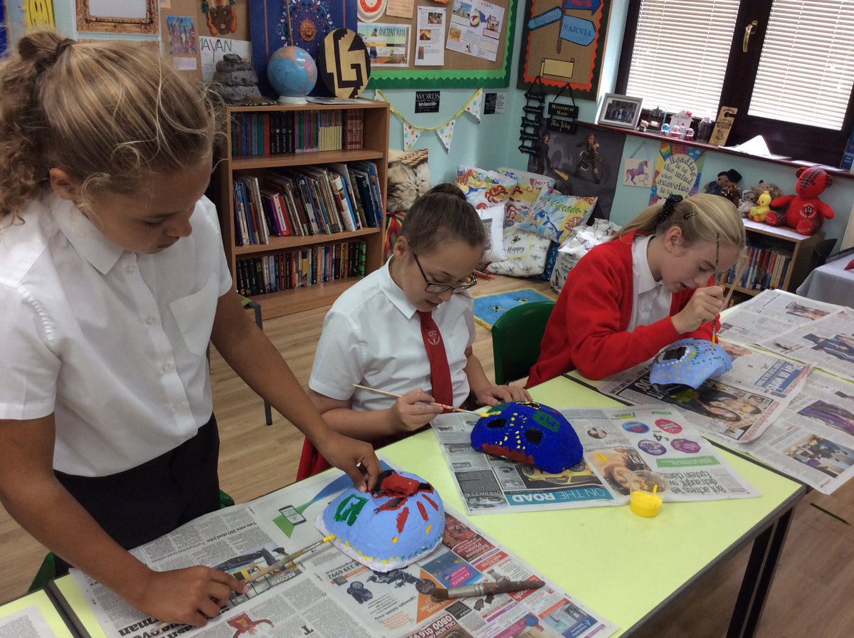 class6Aspull's tweet photo. Finally finishing our masks! Lots of creativity going on! #mayaart #creativeafternoons https://t.co/euBKSzLVfv