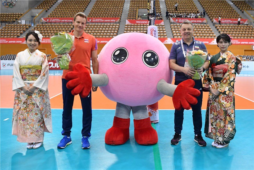 バレーボールw杯男子大会でマスコットキャラクターのバボちゃんと戯れる巨人たちが可愛すぎる 19年版 Togetter バレーボールw杯男子大会でマスコットキャラクターのバボちゃんと戯れる巨人たちが可愛すぎる 19年版 Togetter
