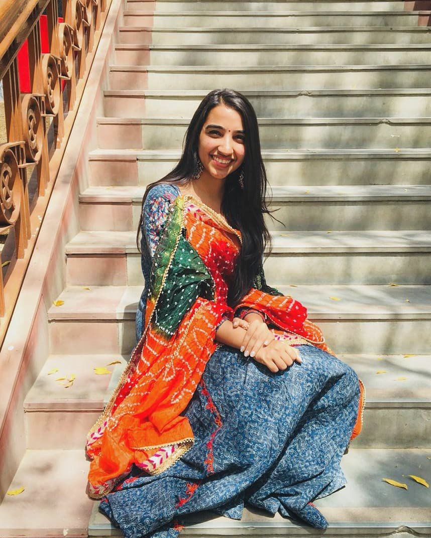 Shubhika fondly remembers her aunt, whom she lost 10 years ago to #breastcancer. With October as Breast Cancer Awareness month, we wish to commemorate the brave hearts who fought against, survived, and those who are living with cancer. #truewarriors 
A short thread: