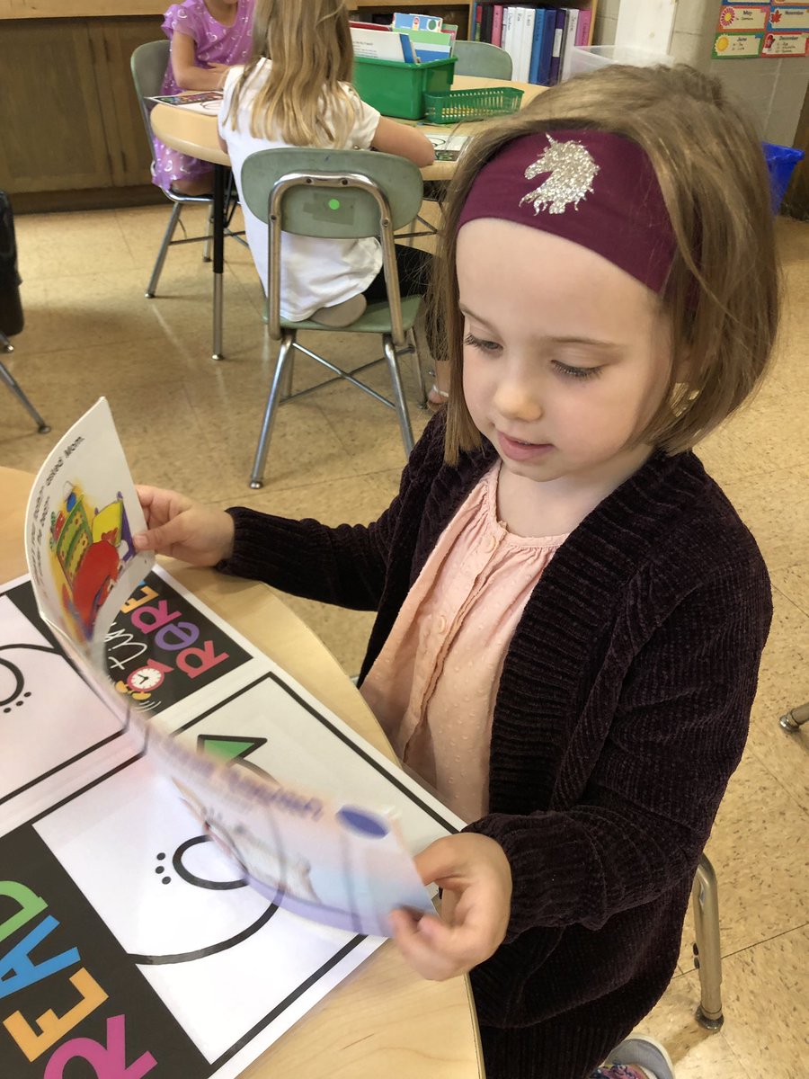 1BFirstGrade's tweet photo. Happening now: Reading Workshop 📚 https://t.co/7KBfP4wY4H
