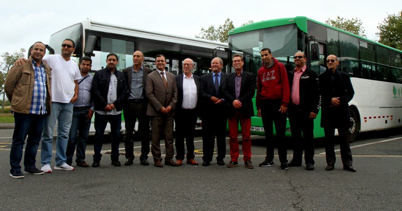 vincentchaissac's tweet photo. Quatre autobus sur la route du Maroc https://t.co/kHFIvu7uQQ https://t.co/ZjMqvvzdE0