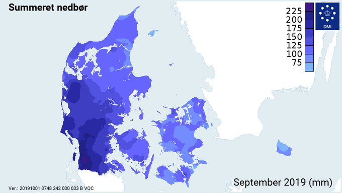 dmidk's tweet photo. En kommune i Danmark fik over 200 mm regn i september💦💦, men landsgennemsnittet rakte "kun" til en 7.-plads blandt de vådeste septembermåneder. Læs mere her.
https://t.co/Gy15bD4COI
#regntøj #gummistøvler #paraply https://t.co/tZeKeUuDxH