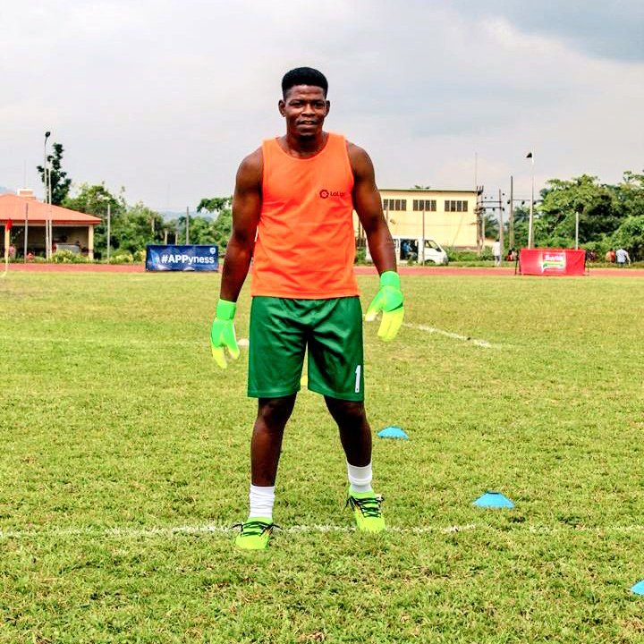 OAUGiants's tweet photo. Key Player Focus:
Ebire Abiodun is our Number One shot stopper & GK.
He won the Golden Glove @ #HiFL2018 with over 20 saves, & has been in top form this year with 3 clean sheets in 4 games, 2 goals conceded.
Check our Facebook & IG pages for more stats.
#HiFL2019 #OAUGiants https://t.co/ifglaDv9DM