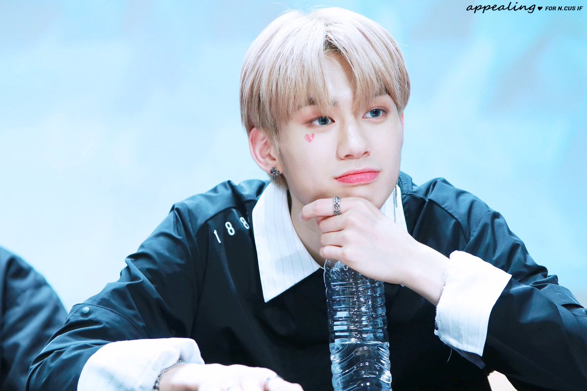 19991216com's tweet photo. 190907 영등포 팬싸인회 

진짜 왕자님 아니면 모야 🤦🏻‍♀️

#IF #이프 #イフ
#NCUS #엔쿠스 #エンクス
@ncusofficial @ncusofficial_jp https://t.co/5YfXvCFBBe