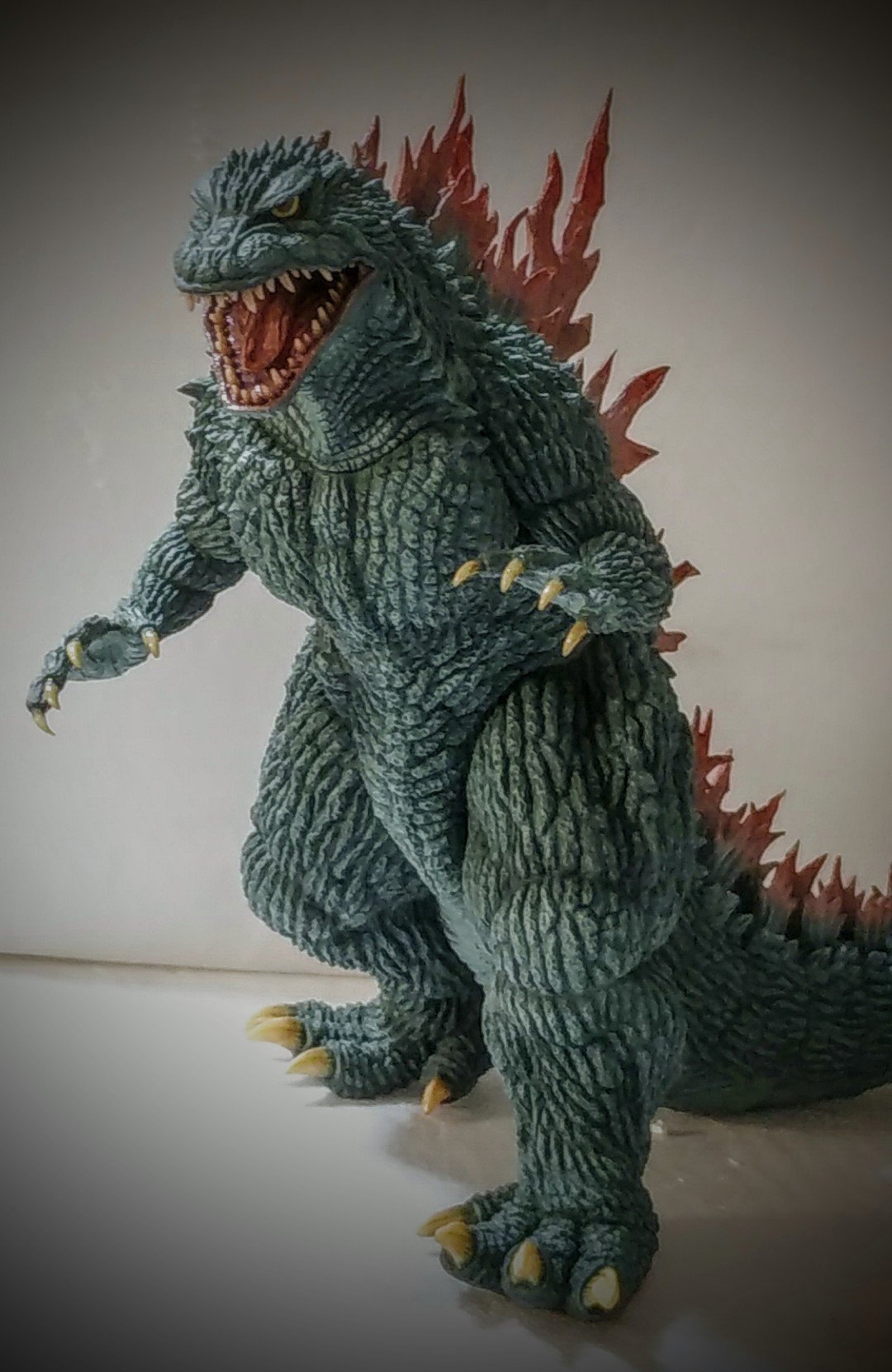 KOC ミレニアムゴジラ　ガレージキット　塗装済み完成品 KOC】 ゴジラ2000ミレニアム 完成品