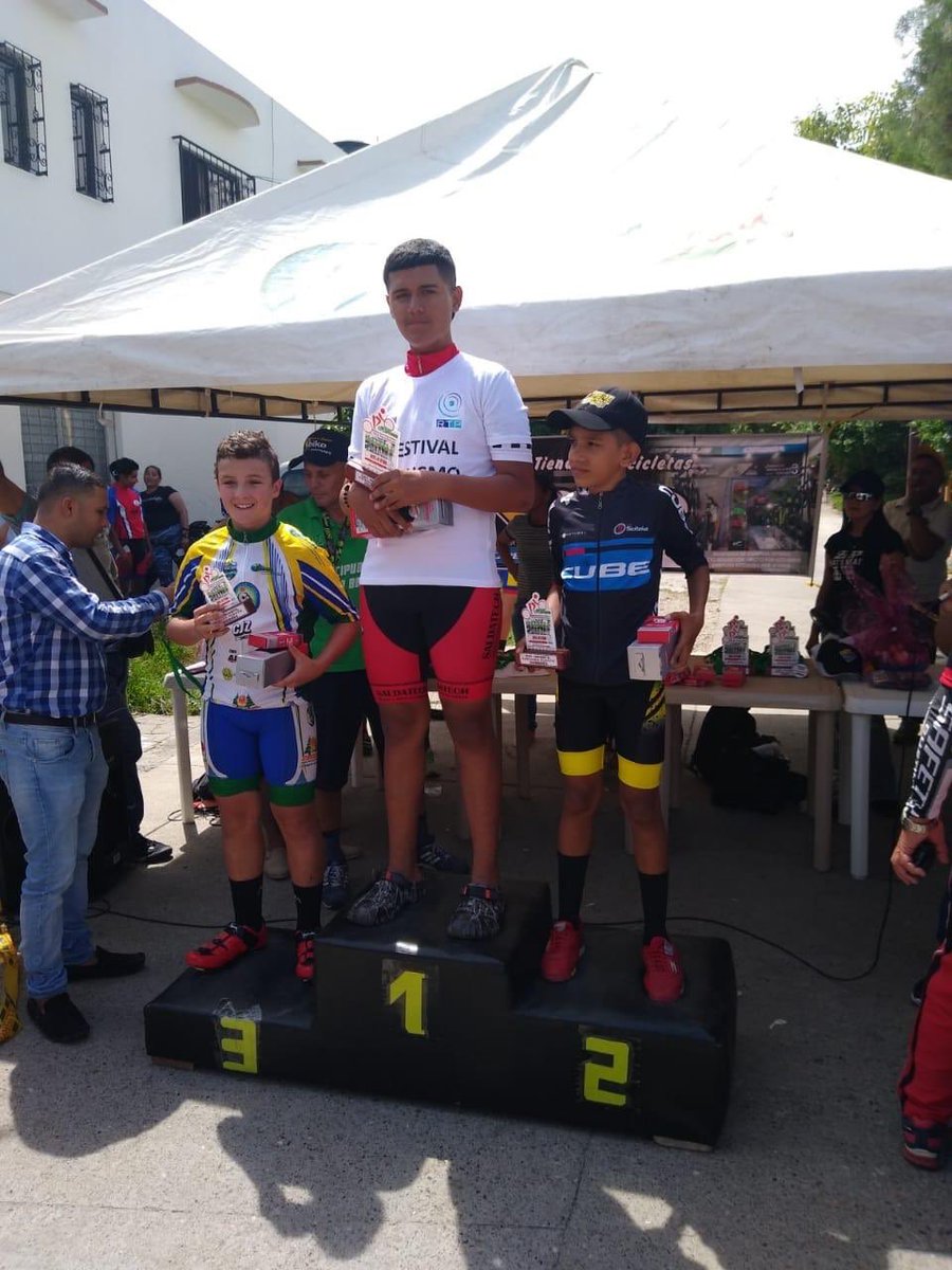 ClubCiclisticNG's tweet photo. ¡Estuvimos en el encuentro de clubes de Puerto Berrio y nos trajimos algunas medallas! 💪
Santiago Camacho fue campeón general y de gymcanas en la categoría infantil. José Ángel Pico quedó tercero en la general prejuveniles y 2do en gymcanas.

#EscalandoSueños https://t.co/0QFRtXFLdX