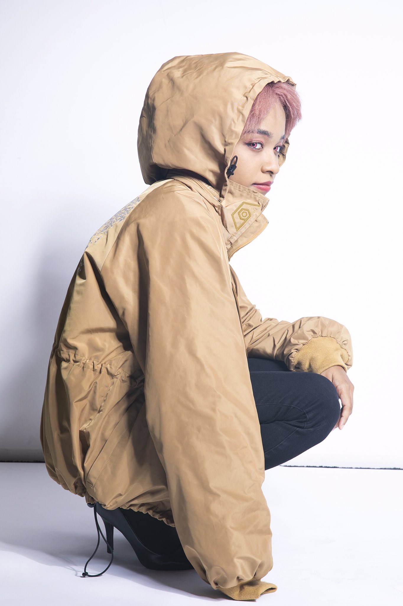 女王蜂 公式 on X: 女王蜂 公式 on X:
