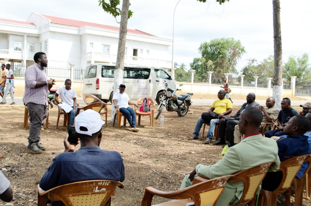 fongwama's tweet photo. Stop de la caravane dans la #Bouenza. Nous nous sommes entretenus avec la communauté des innovateurs et inventeurs de #Madingou.

#CongoLab #AccelaratorLab #PNUDCongo https://t.co/1rGMgbSCje