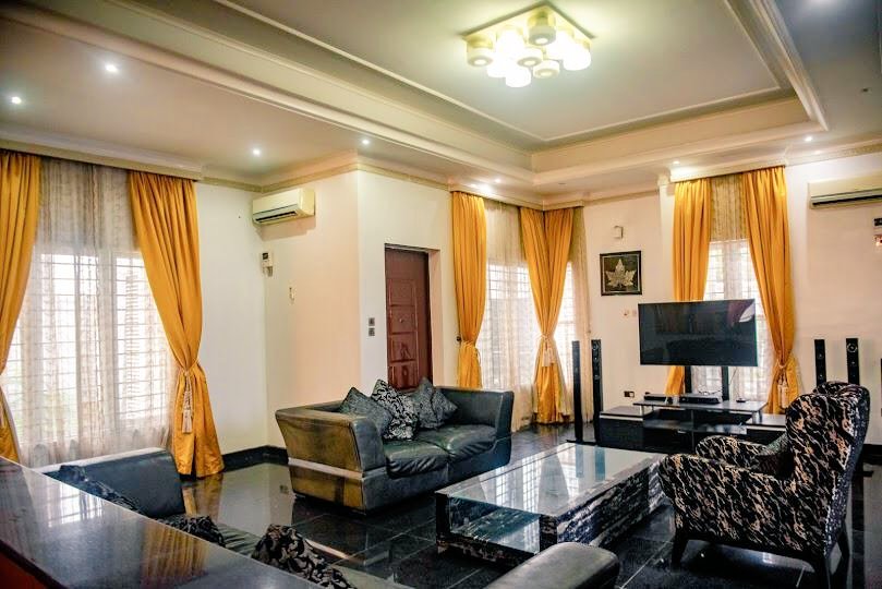 DomoRealtors's tweet photo. 4 Bedroom fully detached duplex for your house party. Call now 09093216461!! https://t.co/LFzJzMLPrj