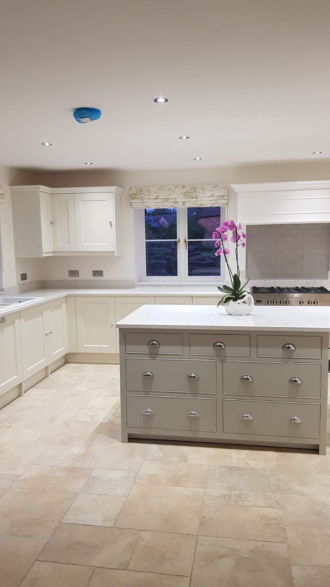 LochAnnaKitchen's tweet photo. Another gorgeous kitchen and utility supplied by TG Dream Kitchens & Bathrooms. Our Georgian Porcelain, a beautiful solid timber door with beaded detailing on the centre panel.
#timberkitchens #paintedkitchens #paintedtimber #kitchendesign #kitchens #kitchenstyle #shakerkitchens https://t.co/7wInf2PGTw