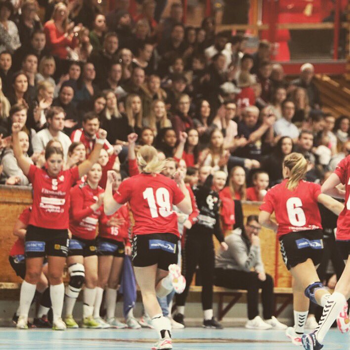 Ikväll klockan 19.15 är det seriepremiär för damerna då Kristianstad HK kommer på besök. Se till att ta er ner till Vikingahallen och stötta tjejerna!👊🏻🔴⚪️
#skåneladam