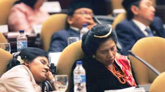 PolJokesID's tweet photo. JANGAN DEMO please! Kasian orang2 mau kerja dan mencari nafkah terganggu!💖 https://t.co/EpD44oD0vB