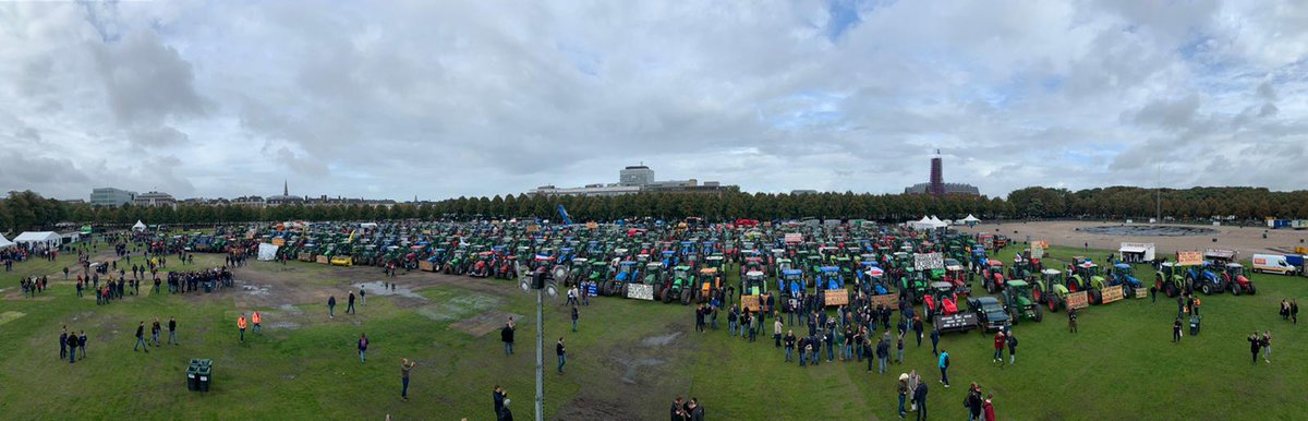 boerenactie's tweet image. Het #Malieveld is door de politie opengegooid, met dit als resultaat. Dit zijn wel iets meer dan 75 trekkers…. #boerenprotest #agractie