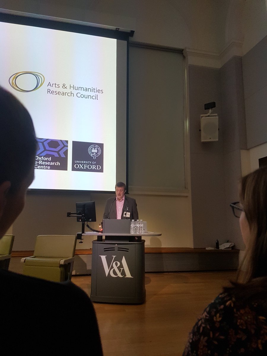 mattbnl's tweet image. C&apos;est parti pour #linkedart au @V_and_A !