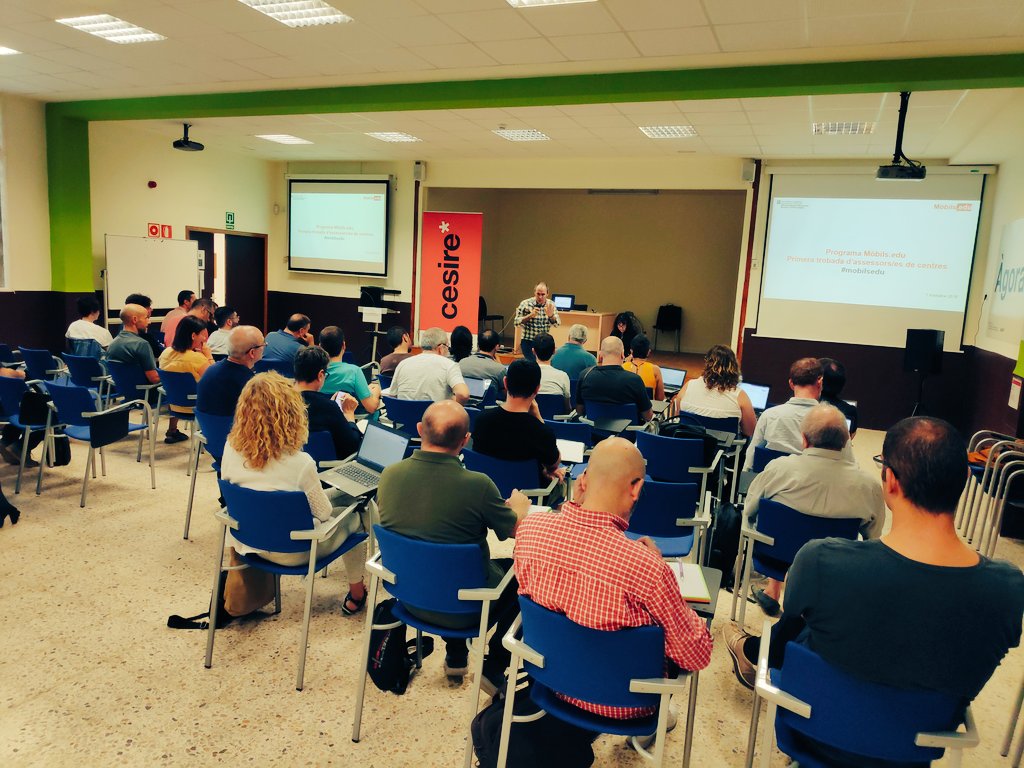 AlbalatAna's tweet photo. L'assessorament i acompanyament dels centres del programa d'innovació #mòbilsEDU avui a @cesirecat amb els #CRP assegura la transformació i la transferència a la resta de centres. #integrem #DGIRCD @educaciocat @marett @JMoralCastrillo @jbiayna @rcusso https://t.co/d9munCYtAd