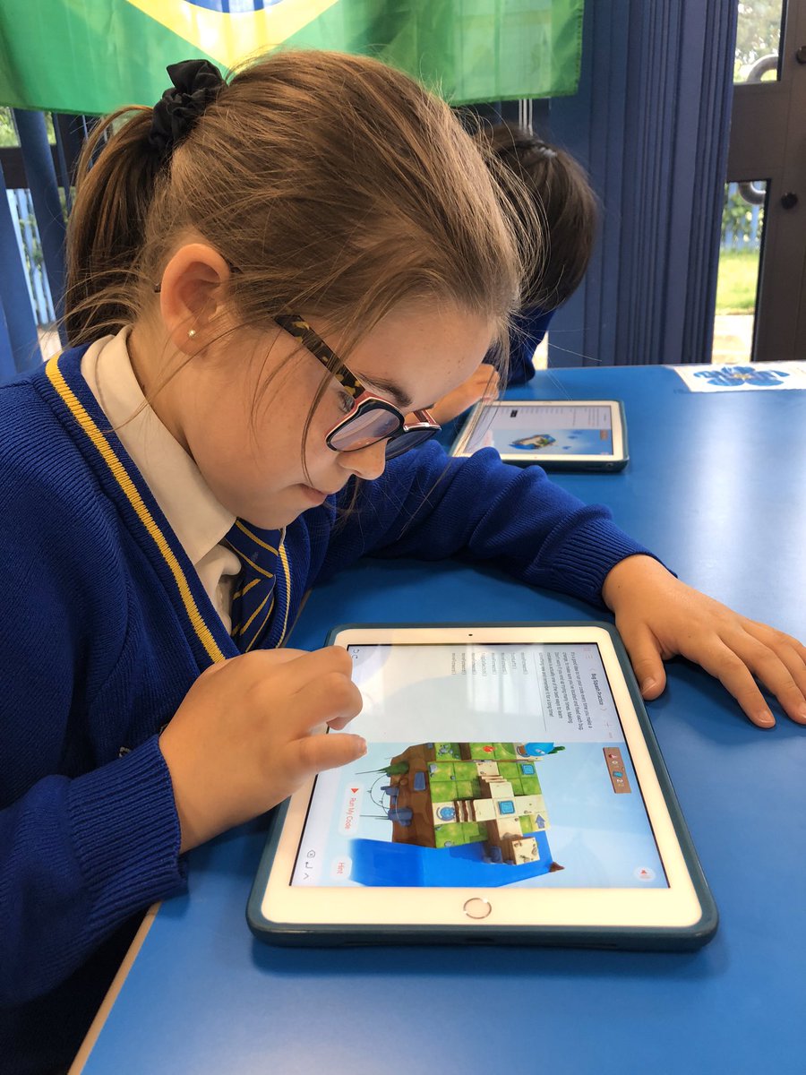 iMcCowen_Edu's tweet photo. We are delighted to announce that @HowardJuniorSch has been selected to continue on the #AppleDistinguishedSchools programme for 2019-2022; recognised for continuous innovation in learning, teaching and the school environment. Thank you to all who have joined us on our journey. https://t.co/evWDOzz3Uf