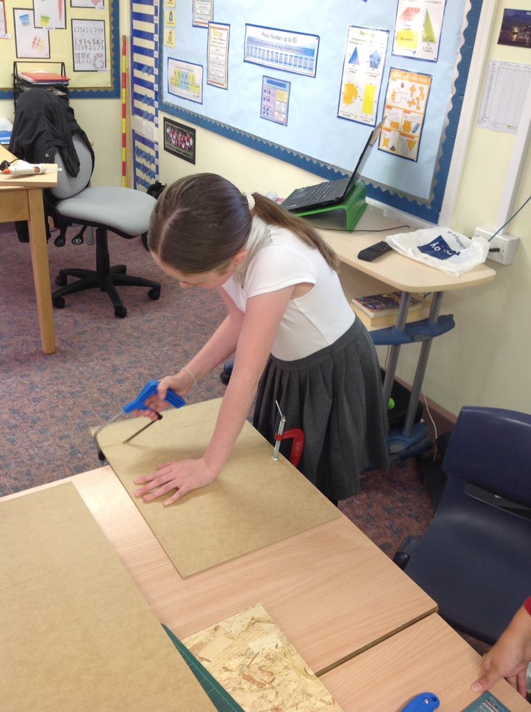 ChurchHillJS's tweet image. WW2 shelters in the making! #DIY #year6 #hacksaws #wood #materials #measurements #gluegun #fun