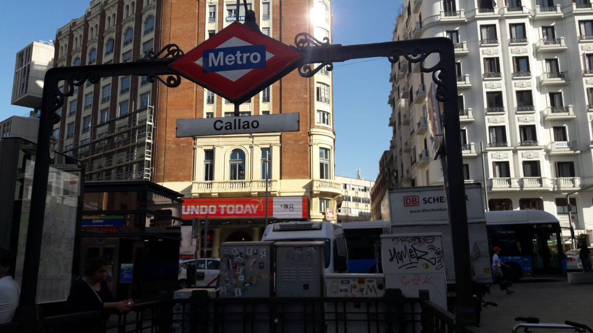 ImpulsoMobility's tweet photo. Continúa el #RetoMultimodal con @autofacil @es_moovit @formulamoto y @ClimateCharge dirección Glorieta Embajadores. El transporte público junto a los #VMP parece una interesante forma de desplazarse en @MADRID ¡Avanzamos con @limebike y @metro_madrid! https://t.co/LsJVwnENle