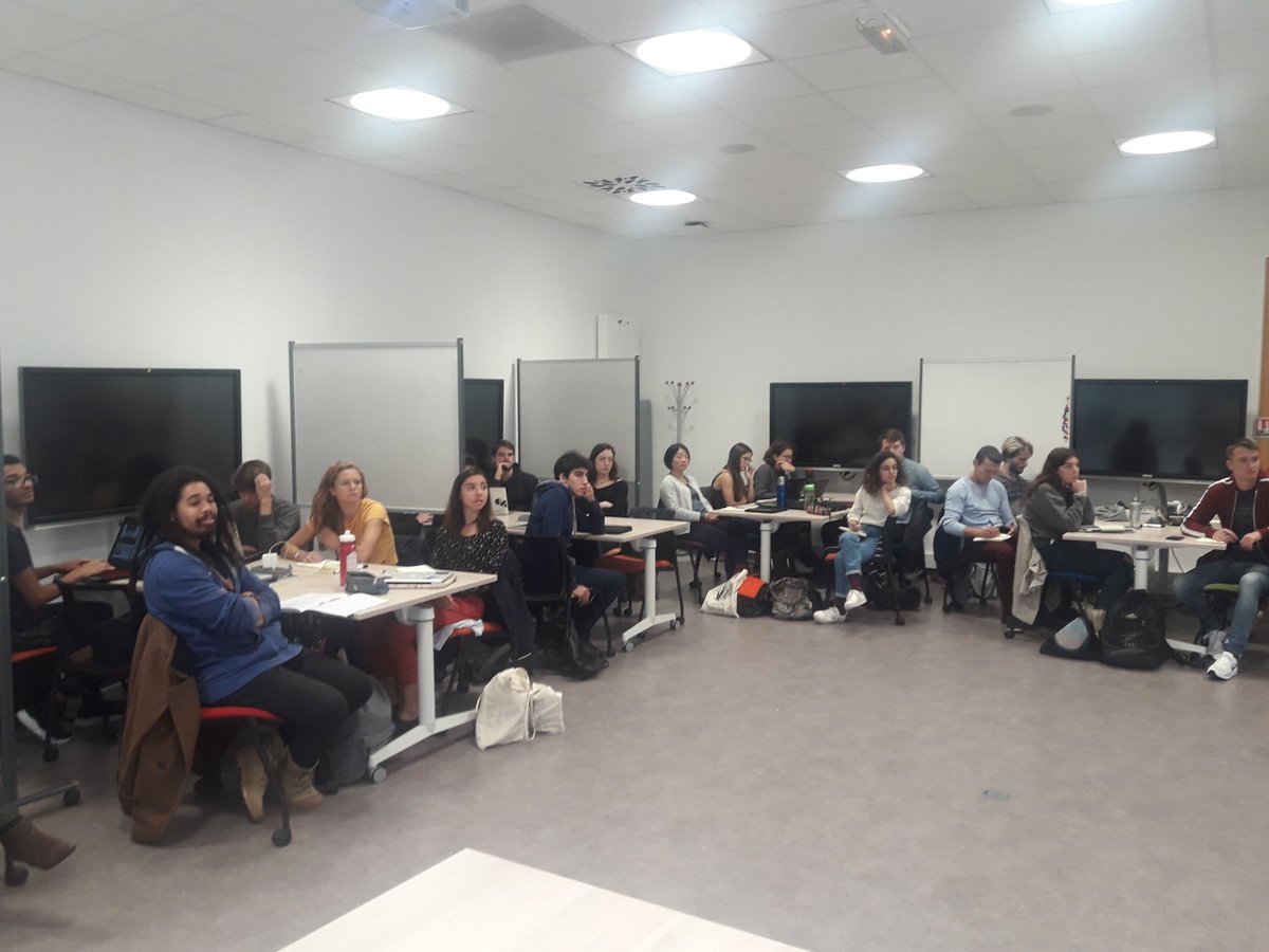 DisruptCampus44's tweet photo. #DisruptDay c'est tous les mardis pour #étudiants et #collaborateurs #entreprise!
Aujourd'hui on découvre le #DesignThinking et on travaille les segments clients + guides d'entretiens avec @JFDubos dans  #sallePIXA, tiers lieux #innovation #pedagogique @UnivNantes! https://t.co/7yrAnBGzzH