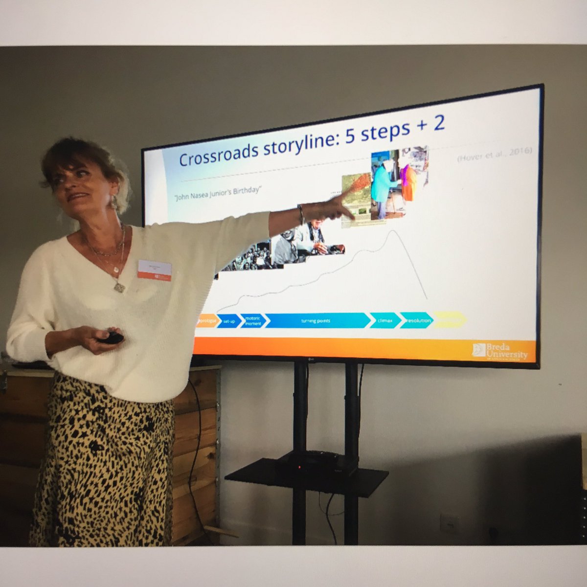 Moniek Hover professor of #storytelling introduces how to tell an engaging story on most memorable moments in the lives of survivors of WWII and how she currently researches the impact of emotions in #storytelling at <a href="/bredauas/">Breda University of Applied Sciences</a> Experience Lab