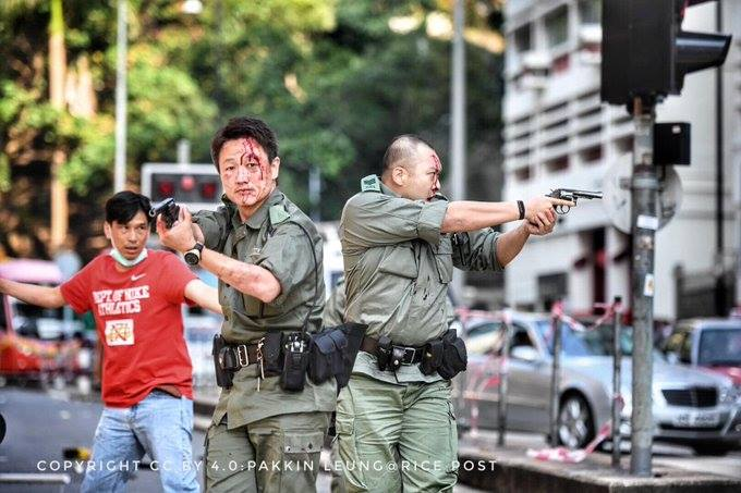 PeterNicoll7's tweet photo. @AlynSmith You should in fact be supporting the brave officers who have been violently attacked. These "protesters" have attempted to murder officers today Alyn. https://t.co/UpKl0Rlz8L