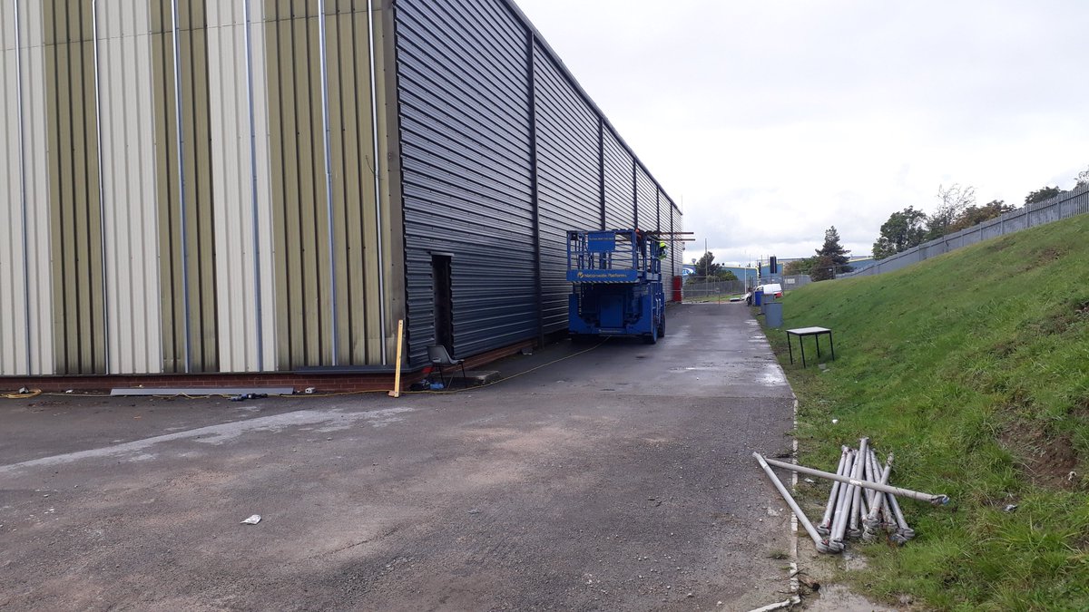 KGMRoofing's tweet photo. Another refurbishment project for a new client coming along nicely #overcladding #refurbishment https://t.co/aXORsQ46Pt