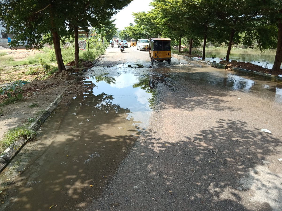 praveen_balusu's tweet photo. Damaged road in Aparna Hill Park road - Chandanagar is causing inconvenience to people especially night time and leading to traffic problems during peak hours. @GHMCOnline @EE_Chandanagar @Dc21Ghmc https://t.co/tbEyZIymlh
