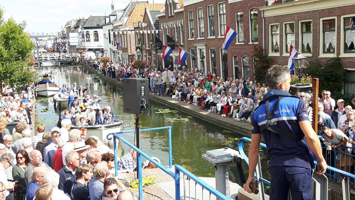 maassluis.nu/alle-agendas/a…
----
Furieade: Vaar door de Sluis
Aan te bevelen is om vooraf kaartjes te kopen bij Ervaar Maassluis aan de Nieuwstraat maar als er nog plaats is kan ook op de boot nog een kaartje...