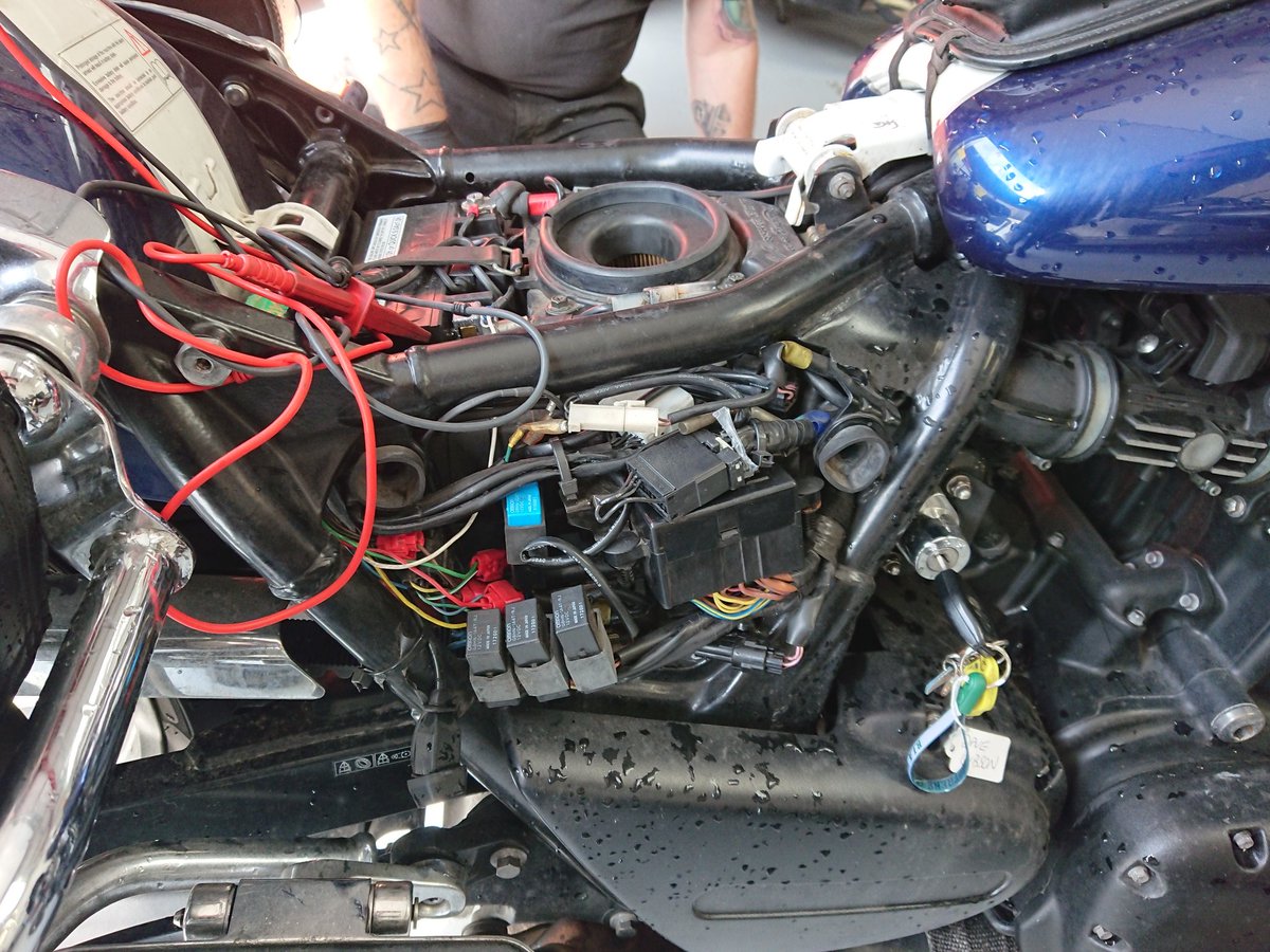 monomotorcycle1's tweet photo. Our first diagnosis of this week, is for the giant Triumph Thunderbird. The Thunderbird joins us this week with an intermittent cut out fault. #Triumph #TriumphThunderbird #motorcyclewiring #motorbikewiring #motorcyclediagnostics https://t.co/bOtgh0nGoj