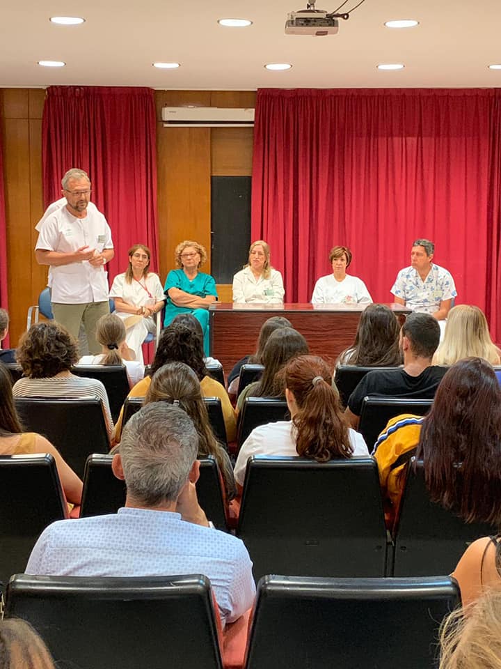 ufgconocimiento's tweet photo. Acto de acogida de los alumnos de Técnicos en Cuidados Auxiliares de Enfermería en el Hospital Punta Europa. https://t.co/Qfd77W8Una