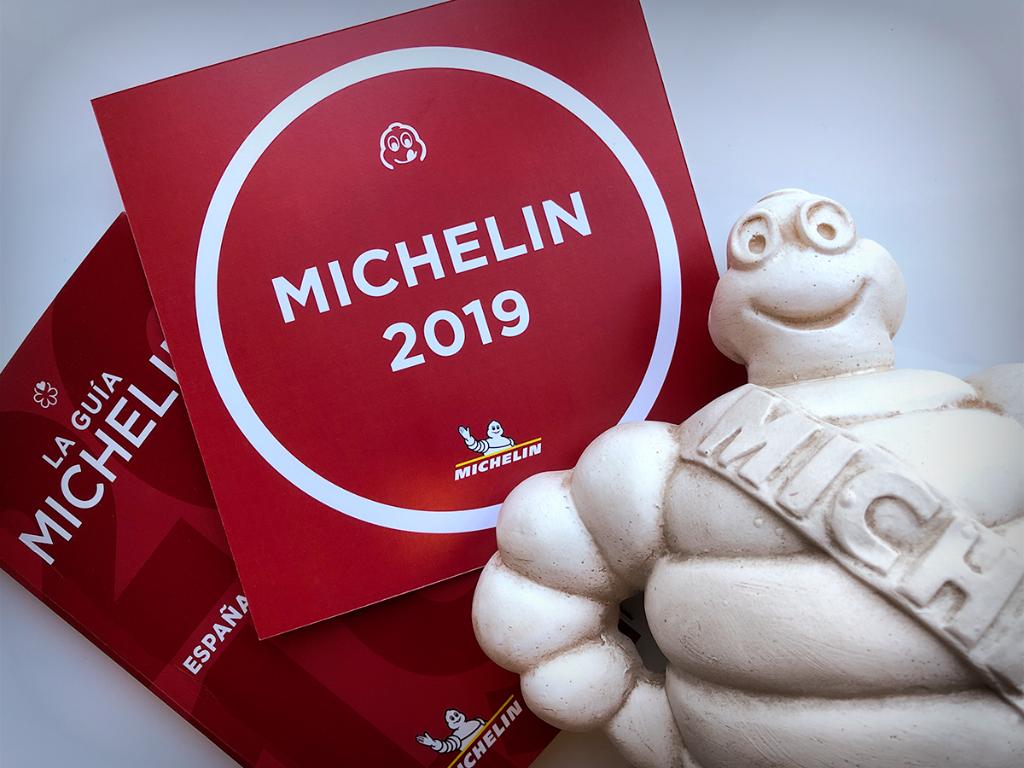 Ya están llegando las invitaciones a nuestros chefs #BibGourmand. El 4 de octubre, rendimos un merecido homenaje a los restaurantes con "la mejor relación calidad/precio" de la #GuiaMichelin.
#22AñosBibGourmand
