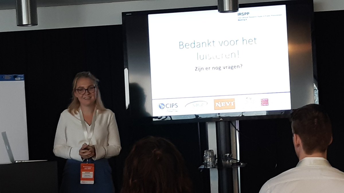 TonvGeijlswijk's tweet photo. Esmee Peters deelt de conclusies van het onderzoek naar het inkopen van innovaties tijdens #NeviPD @NEVI_NL https://t.co/1P2uDiQ8I2