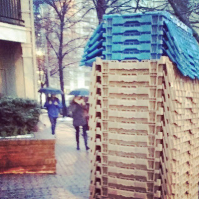 lendabox's tweet photo. We'll lend you boxes
Strong boxes,safe from the rain
Quick Move, stuff dry, happy.
Inspired by @BookstoreMovers https://t.co/1ntLnIIFpM