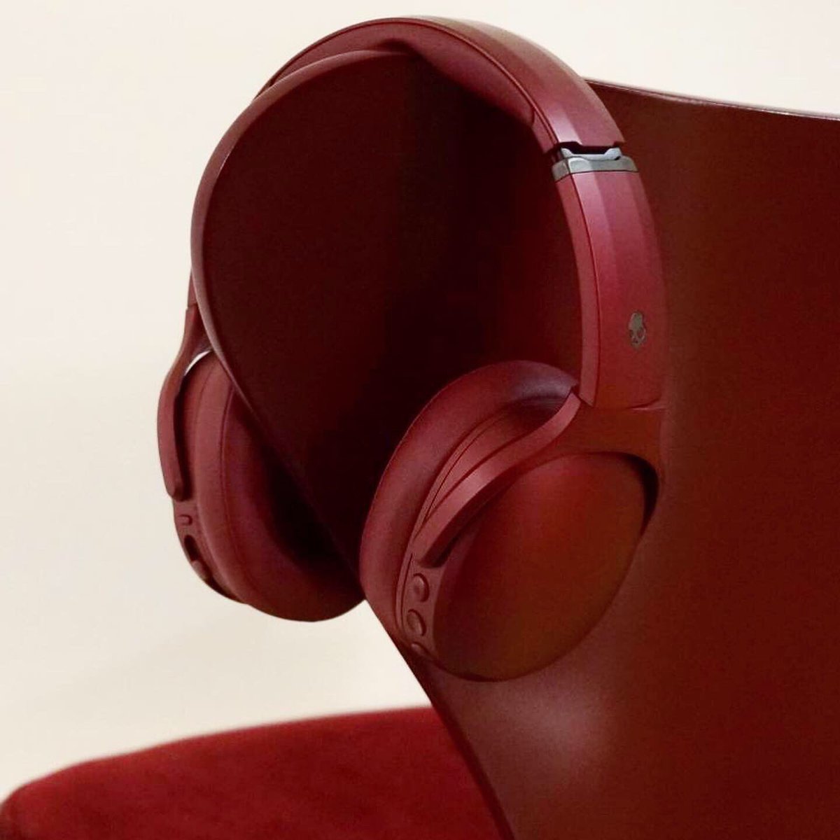 SkullcandyJapan's tweet photo. 音楽体験だけでなく、QOLまで向上させるCrusher ANC🍷
スカル💀ロゴはメタル製になり、細部までこだわっています🍷
先行展示で是非体感しよう💀
#FeelDeep #FeelSkullcandy #スカルキャンディー #skullcandyjapan #CrusherANC https://t.co/YcsKQd1jpC