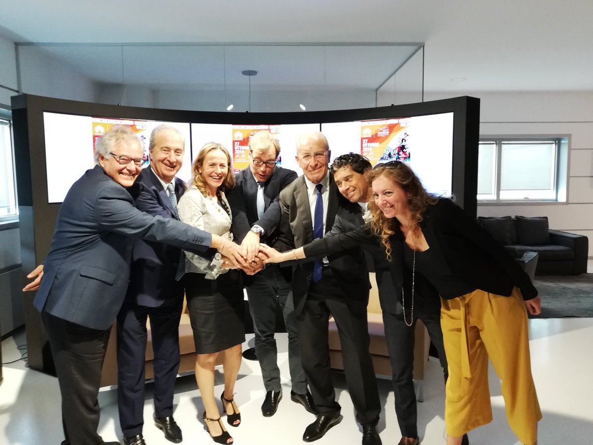 LIVE | Siglato l'accordo <a href="/Venicemarathon/">Venicemarathon</a> e @Corepla_riciclo, con la collaborazione di <a href="/ConfindustriaVe/">Confindustria Venezia</a> e @eambienteGroup, nel segno della sostenibilità.