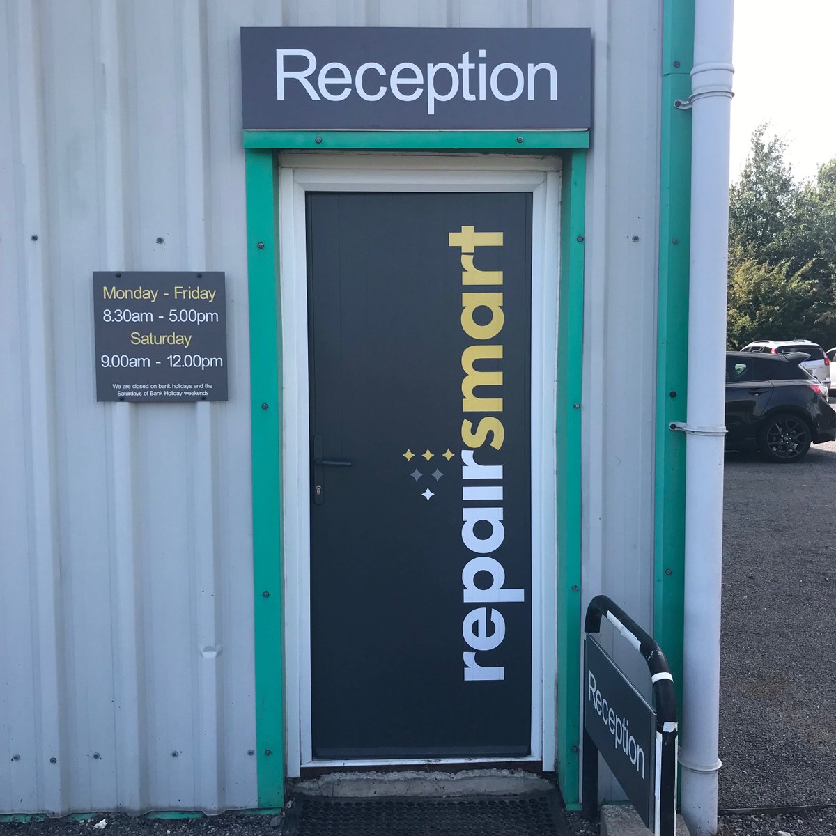 TheRepairSmart's tweet photo. Located at Roundstone Farm, our comprehensive facilities are easy to find so come visit us anytime between 8:00 - 17:30 Monday - Friday. We are even open on Saturdays between 9:00 - 12:00! #westsussex #carrepairs #vehiclerepairs https://t.co/1tVStqBMCd