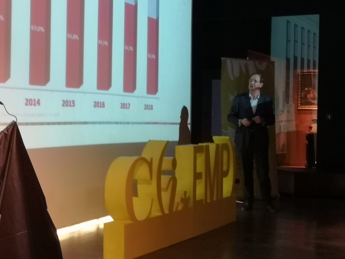 Maitece's tweet photo. Lorenzo Guerra, director de @licor43_es presenta trayectoria de empresa  ZamoraCompany en jornada  #Mentor19 #Redpuntopyme @infoRMurcia https://t.co/xVvmZJqilD
