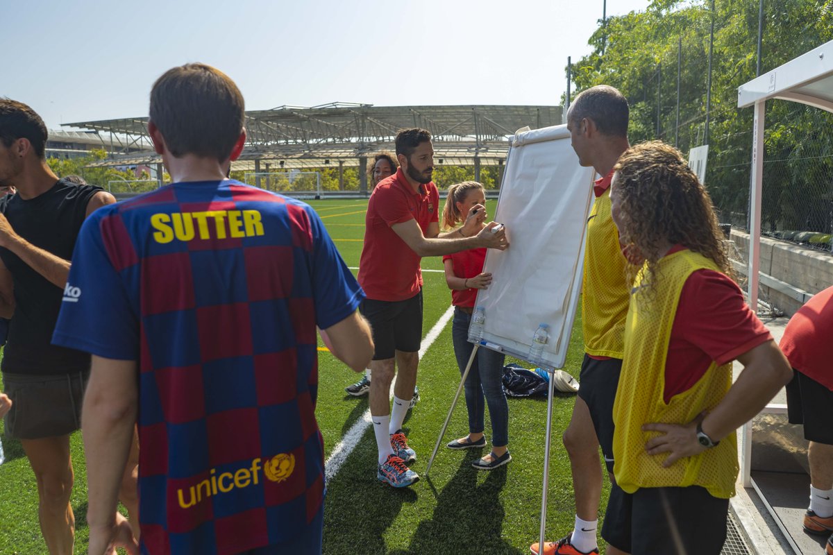 FCBjugadors's tweet photo. En la Agrupación compartimos los valores que hemos vivido en el #fcbarcelona con partidos de fútbol y sesiones de #coachvalues #teambuilding #equipo

https://t.co/PwQ0Ca7z3t https://t.co/4q1FstgfD3