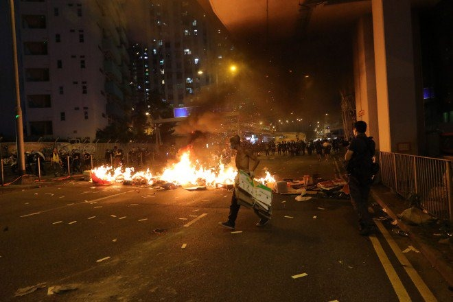 PeterNicoll7's tweet photo. @JimLovesLemons @AlynSmith Oh look Jim, the poor oppressed setting fire to Tsuen Wan right now. Aw bless...... https://t.co/3tbIv9uAmz