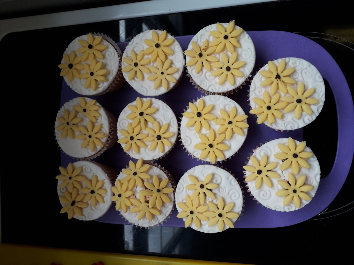 NESSSS2017's tweet photo. Well done Staines #students for your #excellent #macmillancoffeemorning  #fundraiser #bakes! They look stunning. 👌 https://t.co/nD4ABsIsmS